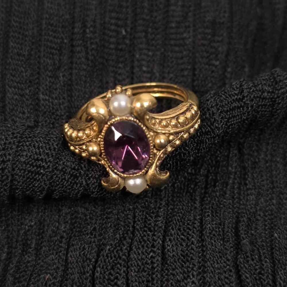 Vintage Avon Queensbury Ring Gold Tone Purple Size 5 Romantic Coquette